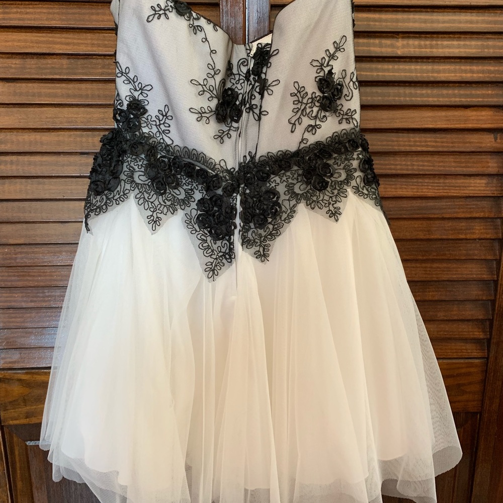 Prom dress - Picture 2 of 4